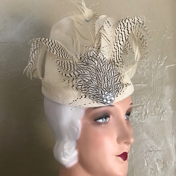 AMAZING FRENCH DESIGNER VINTAGE CREAM \'FEZ\' HAT WITH FEATHERS & RHINESTONES main image 8
